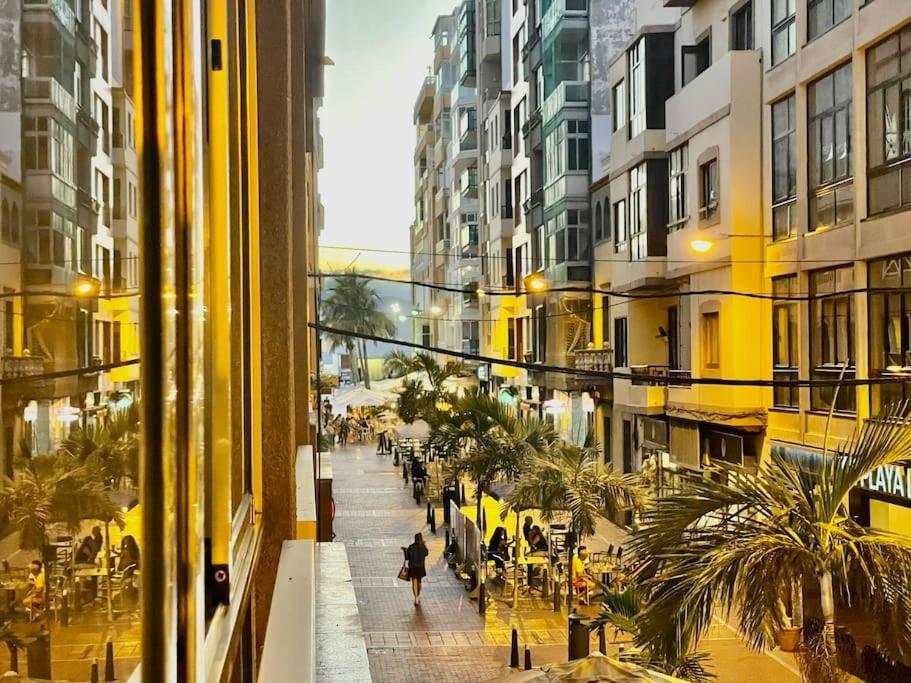 Affordable Holiday Accommodation For Large Families And Groups At Las Canteras Beach With 3 Bedrooms And Free Parking Las Palmas / Gran Canaria Exterior foto