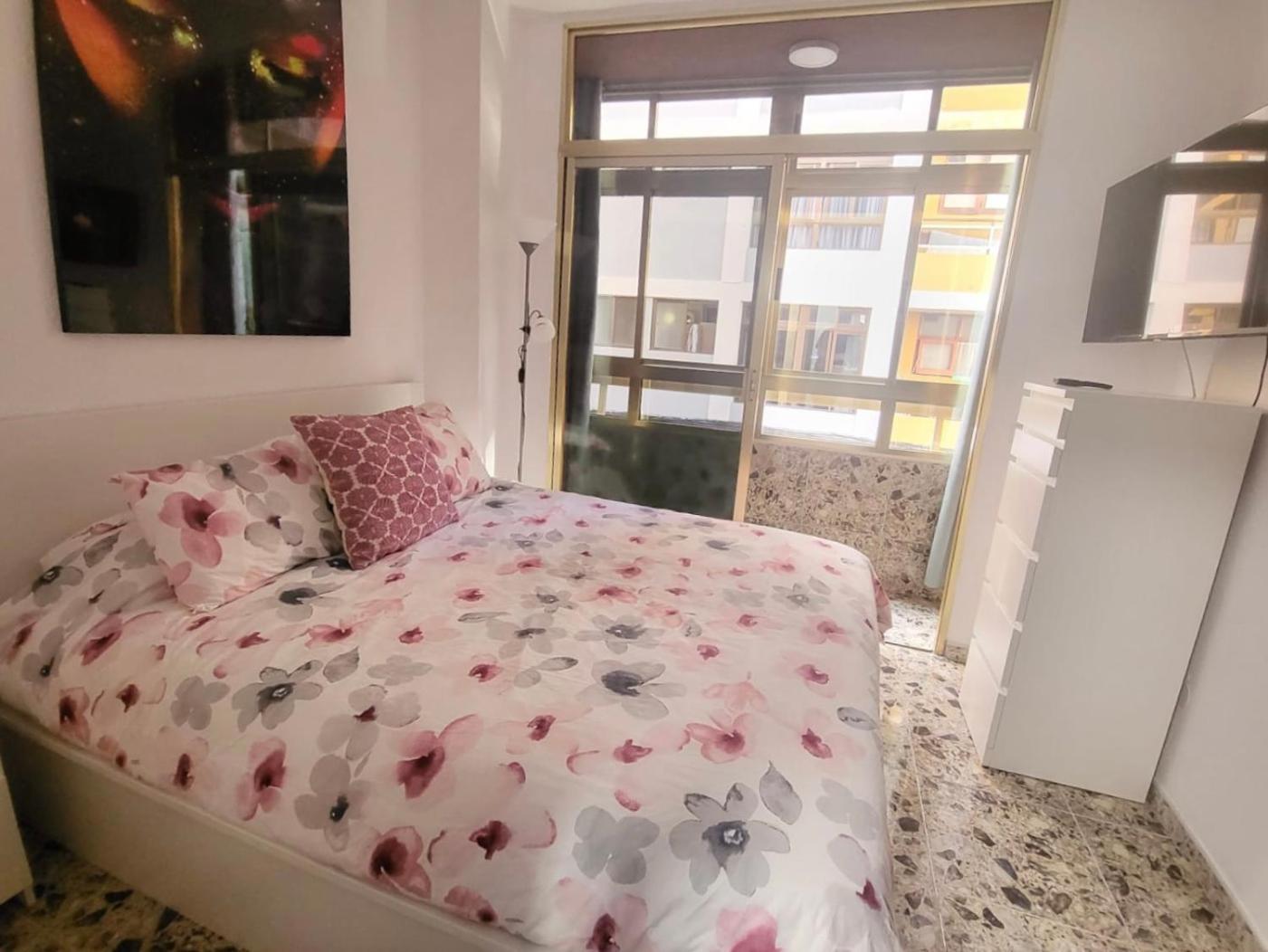 Affordable Holiday Accommodation For Large Families And Groups At Las Canteras Beach With 3 Bedrooms And Free Parking Las Palmas / Gran Canaria Exterior foto
